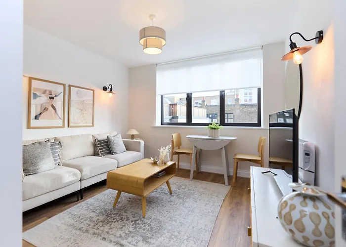 The Goodge Street Place - Bright 2Bdr Flat