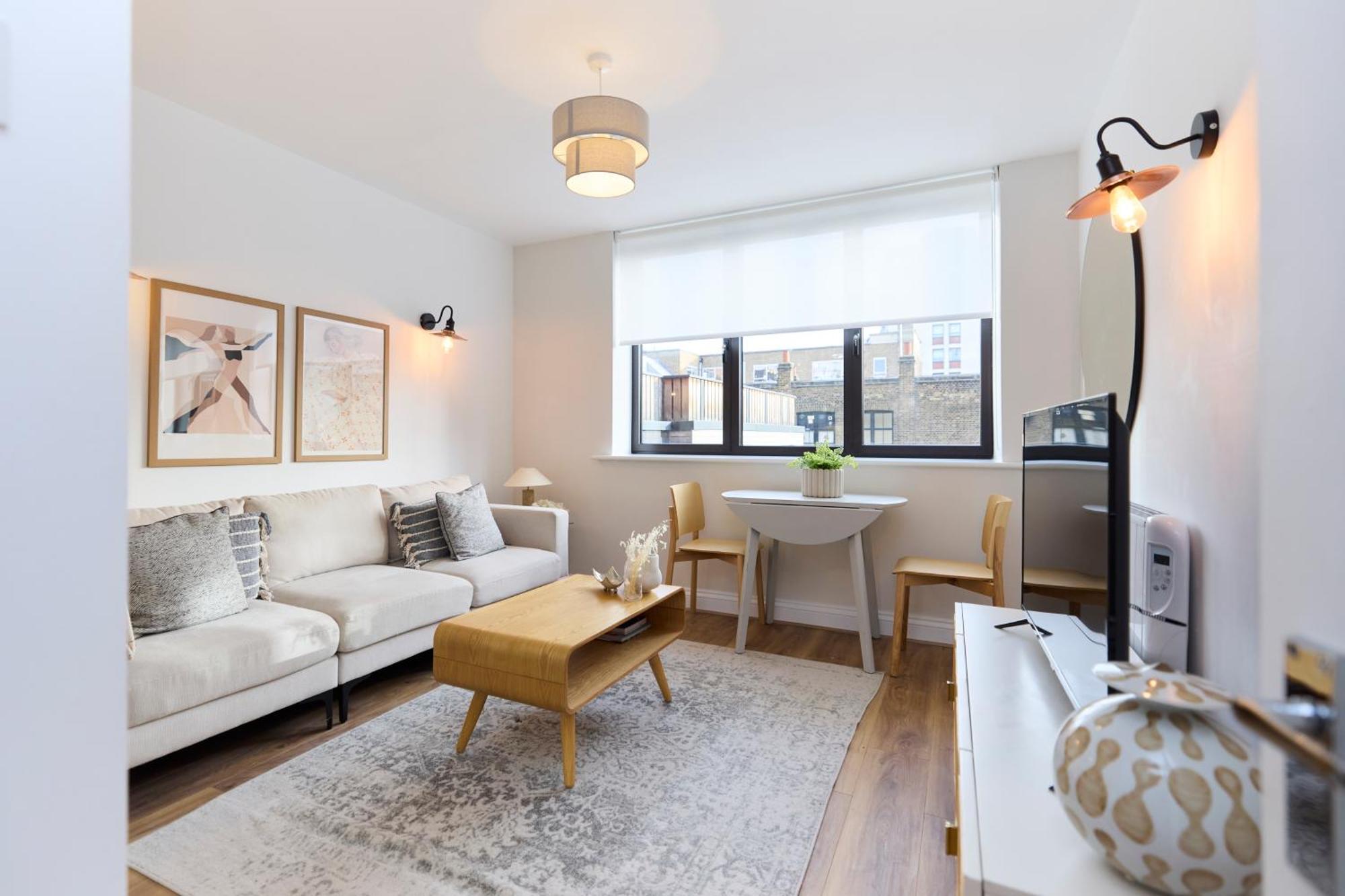 The Goodge Street Place - Bright 2bdr Flat